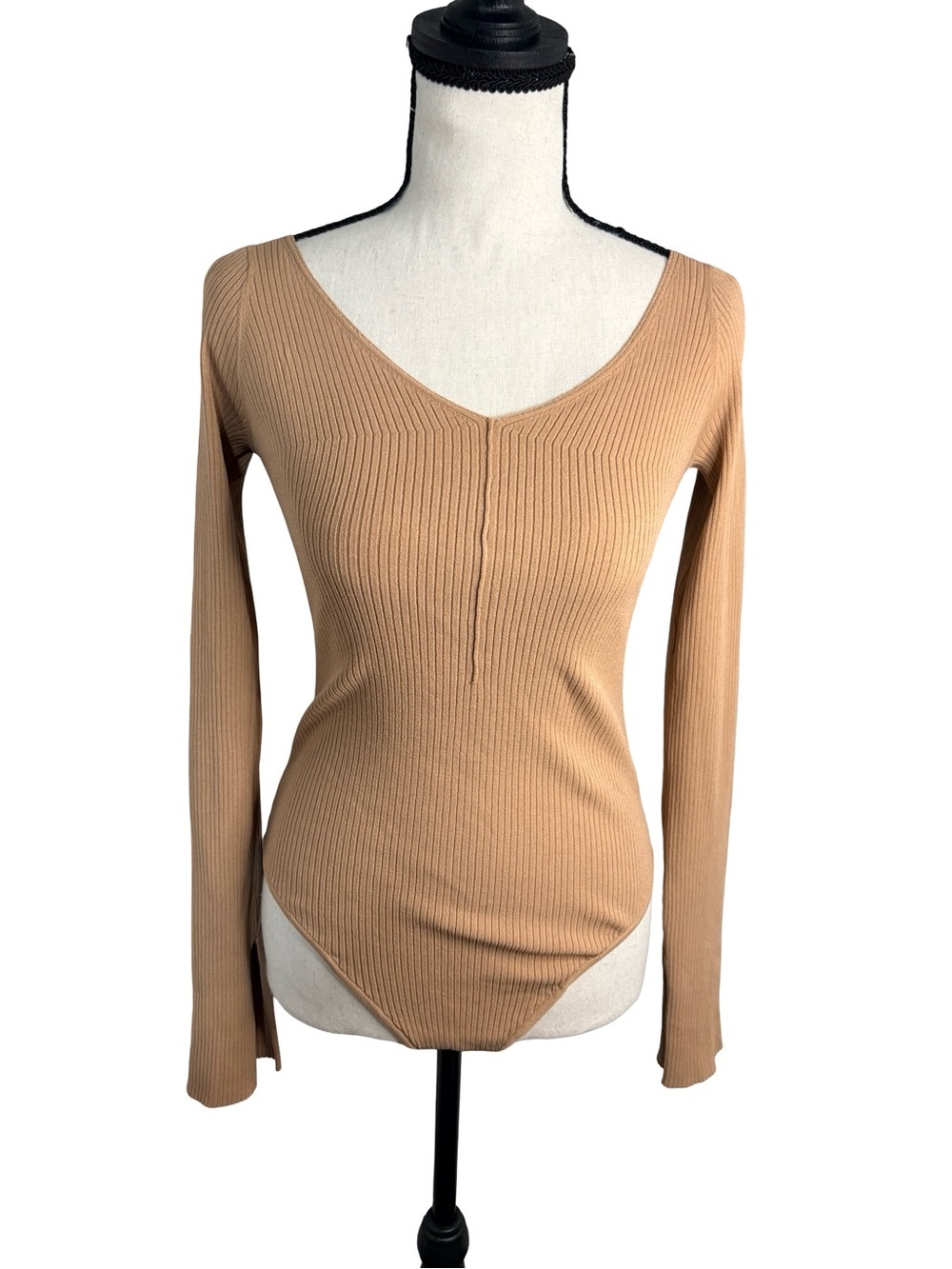 Wilfred Le Fou Aritzia Camel Ribbed Knit‎ V-Neck Bodysuit Tan Small NCX8-3659-37